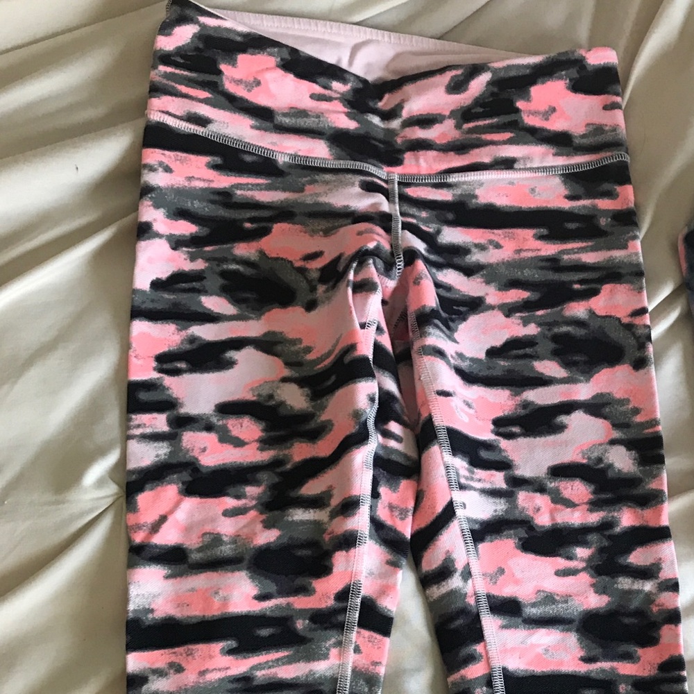 Lululemon camp crops